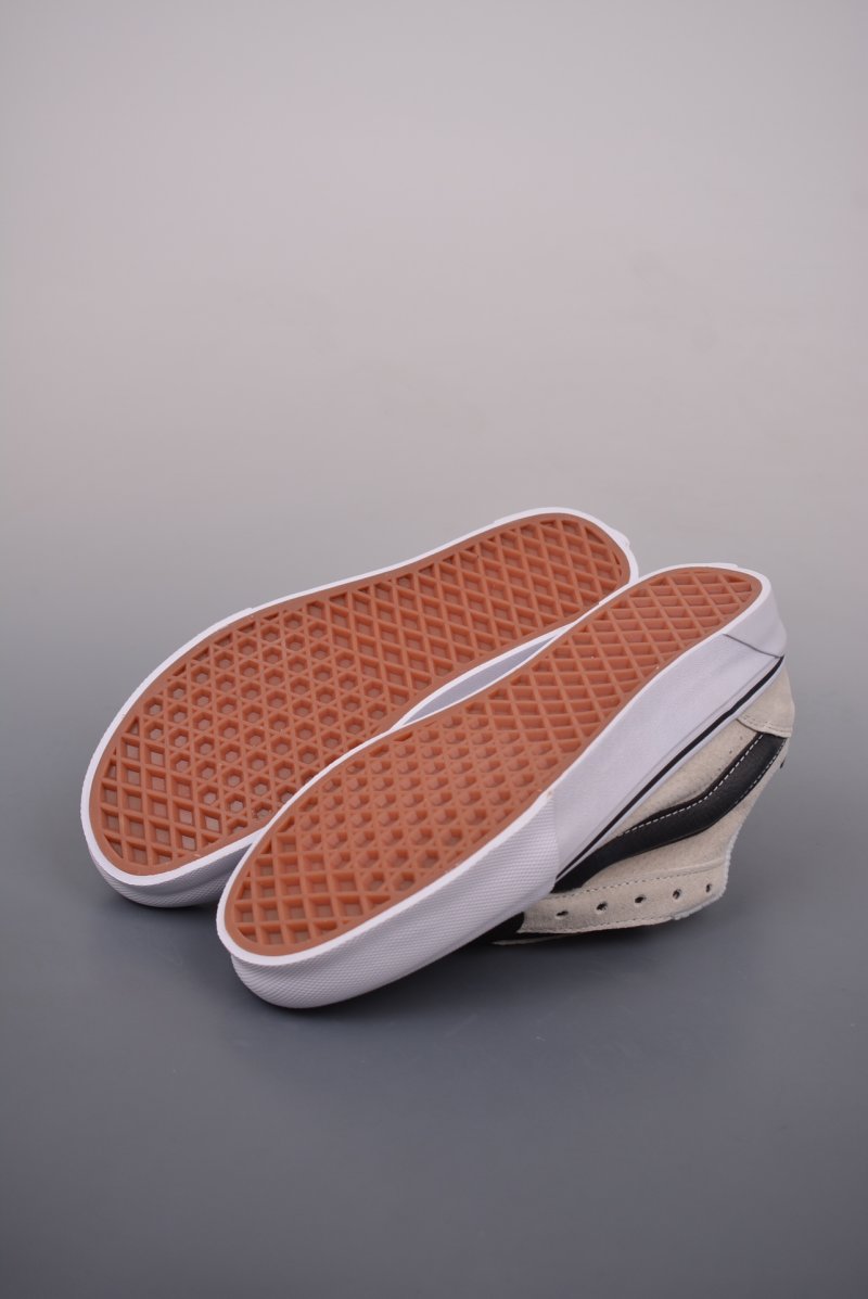 Vans Classics Knu Skool 'Black / White' view