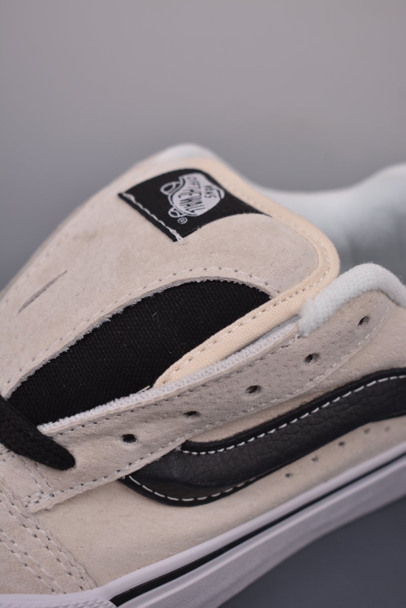 Vans Classics Knu Skool 'Black / White' view