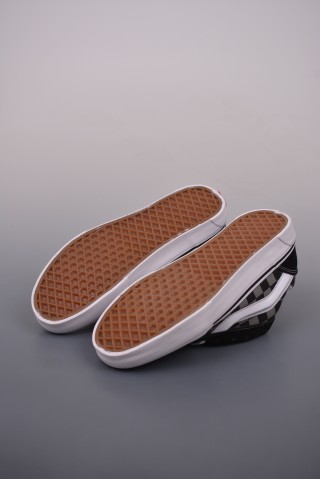 Vans Classics Knu Skool 'Black / Grey' view 12