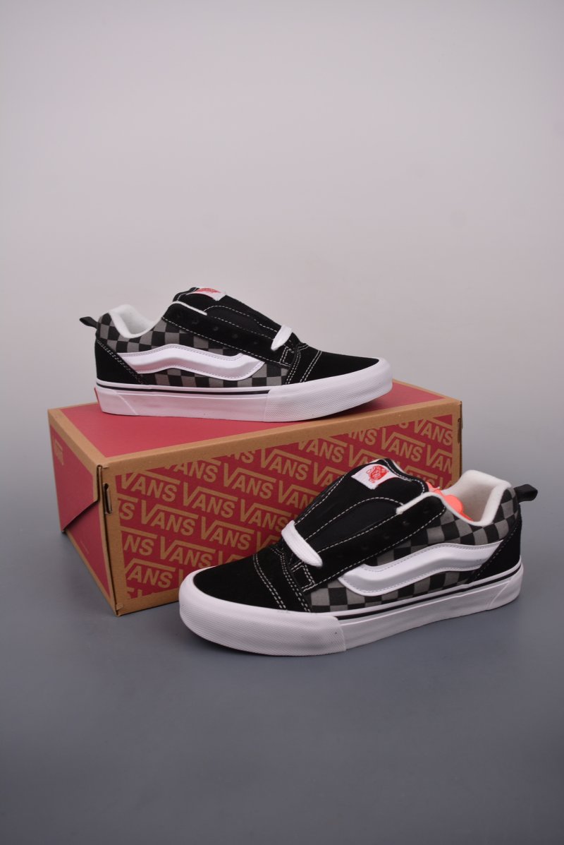 Vans Classics Knu Skool 'Black / Grey' view