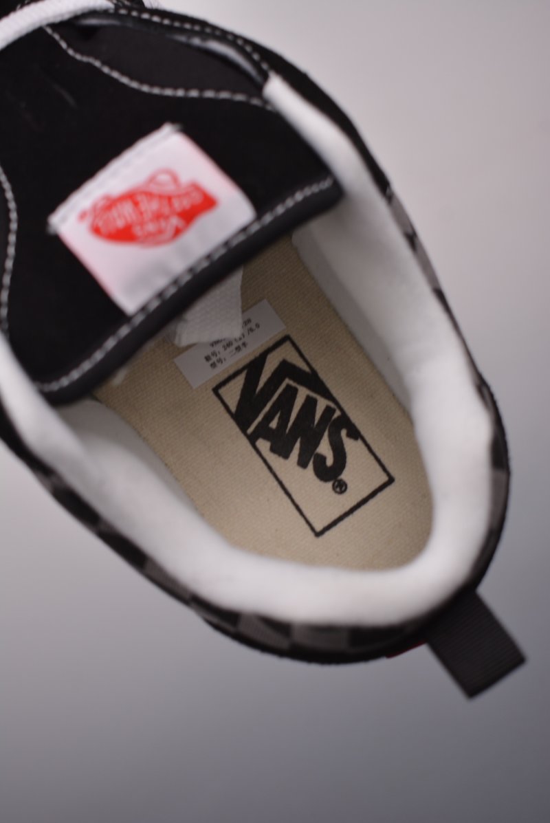 Vans Classics Knu Skool 'Black / Grey' view