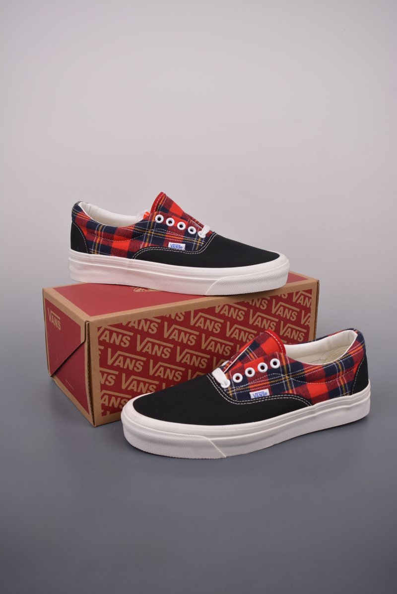 Vans Era 'Black / Red' view