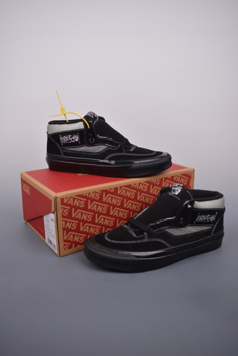 Vans Half Cab 33 DX 'Black / White' view
