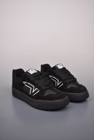 Vans Hylane Upland 'Black' view 1
