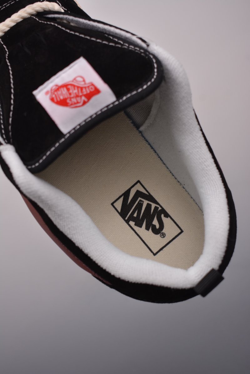 Vans Knu-Skool CNY Logo view
