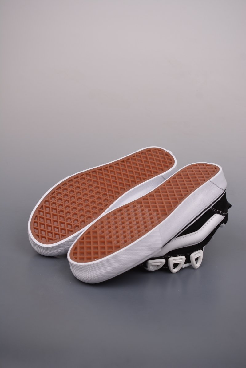 Vans Knu Skool DR 'Black / White' view