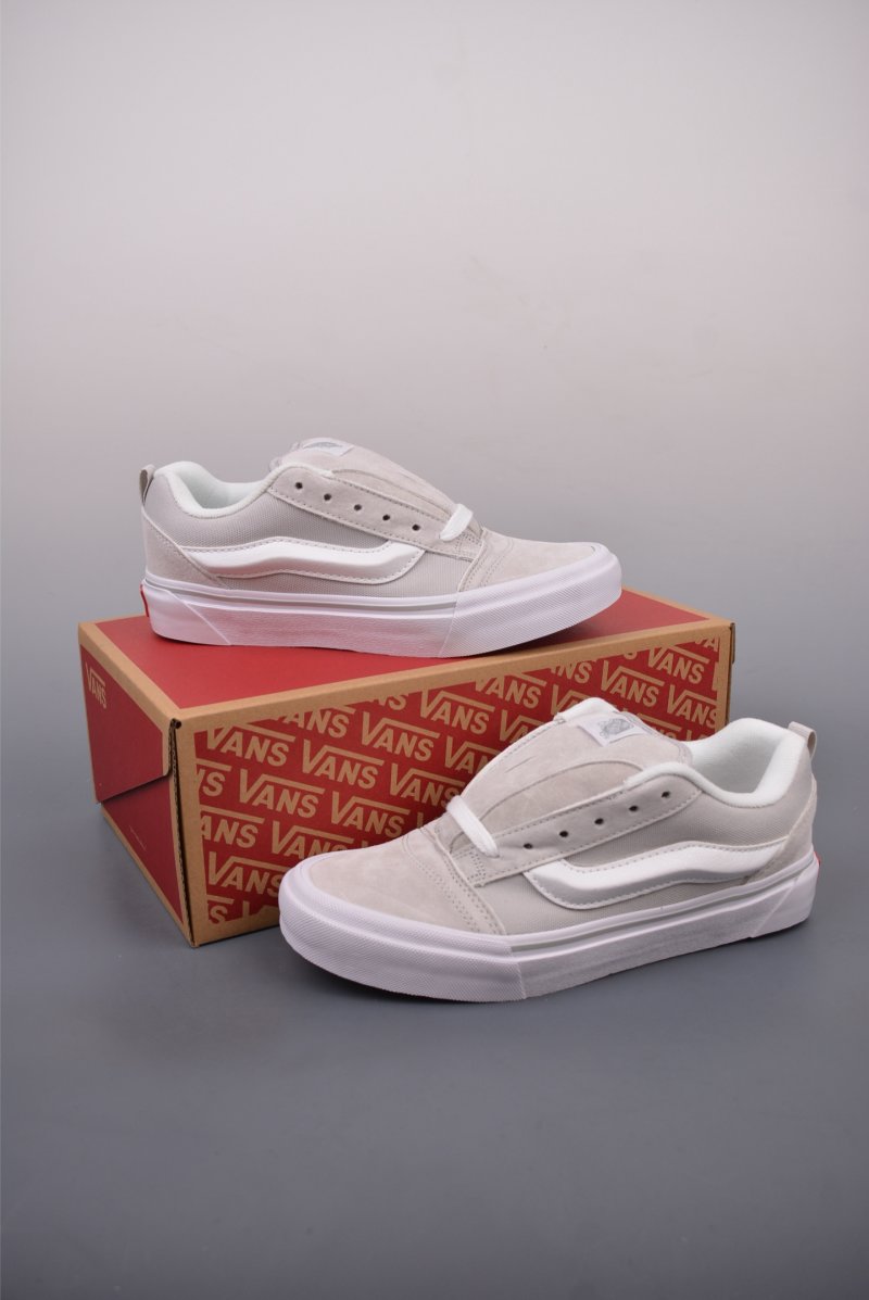 Vans Knu Skool Logo 'Grey / Silver' view