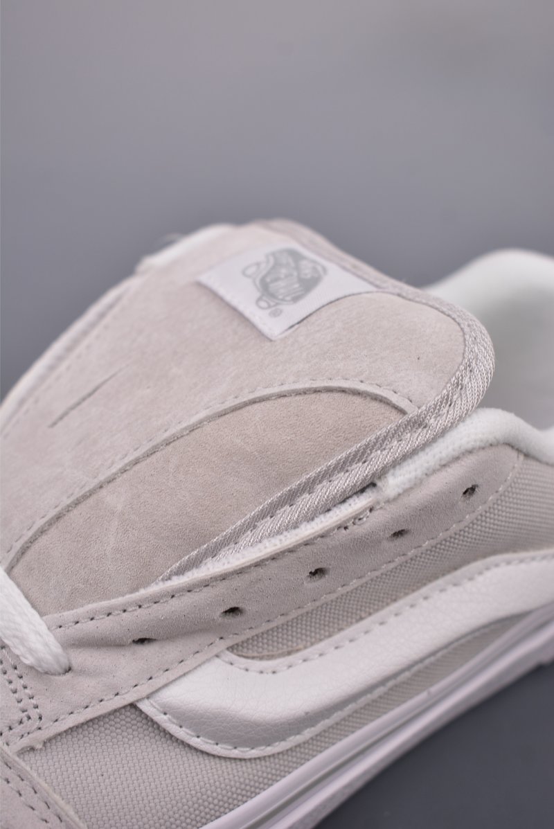 Vans Knu Skool Logo 'Grey / Silver' view