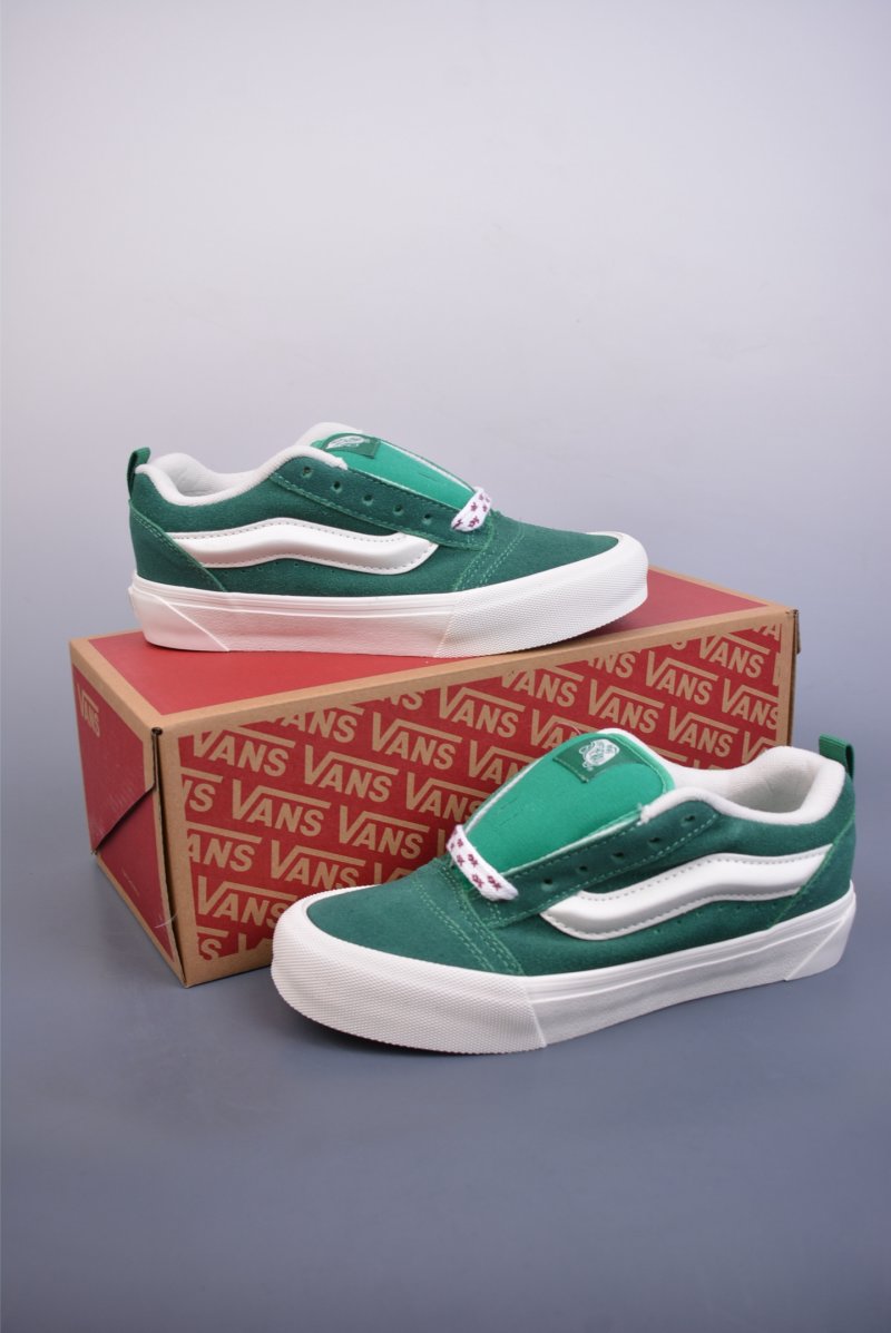 Vans Knu Skool Logo view