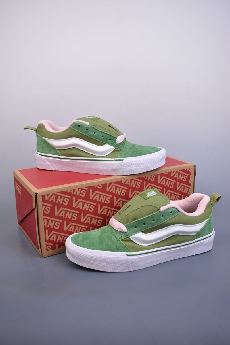 Vans Knu Skool Logo view