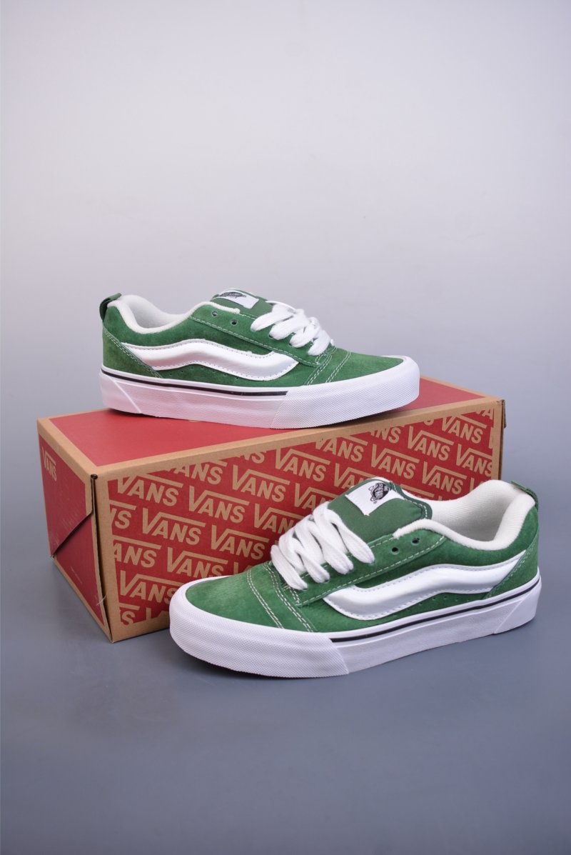 Vans Knu Skool Logo view