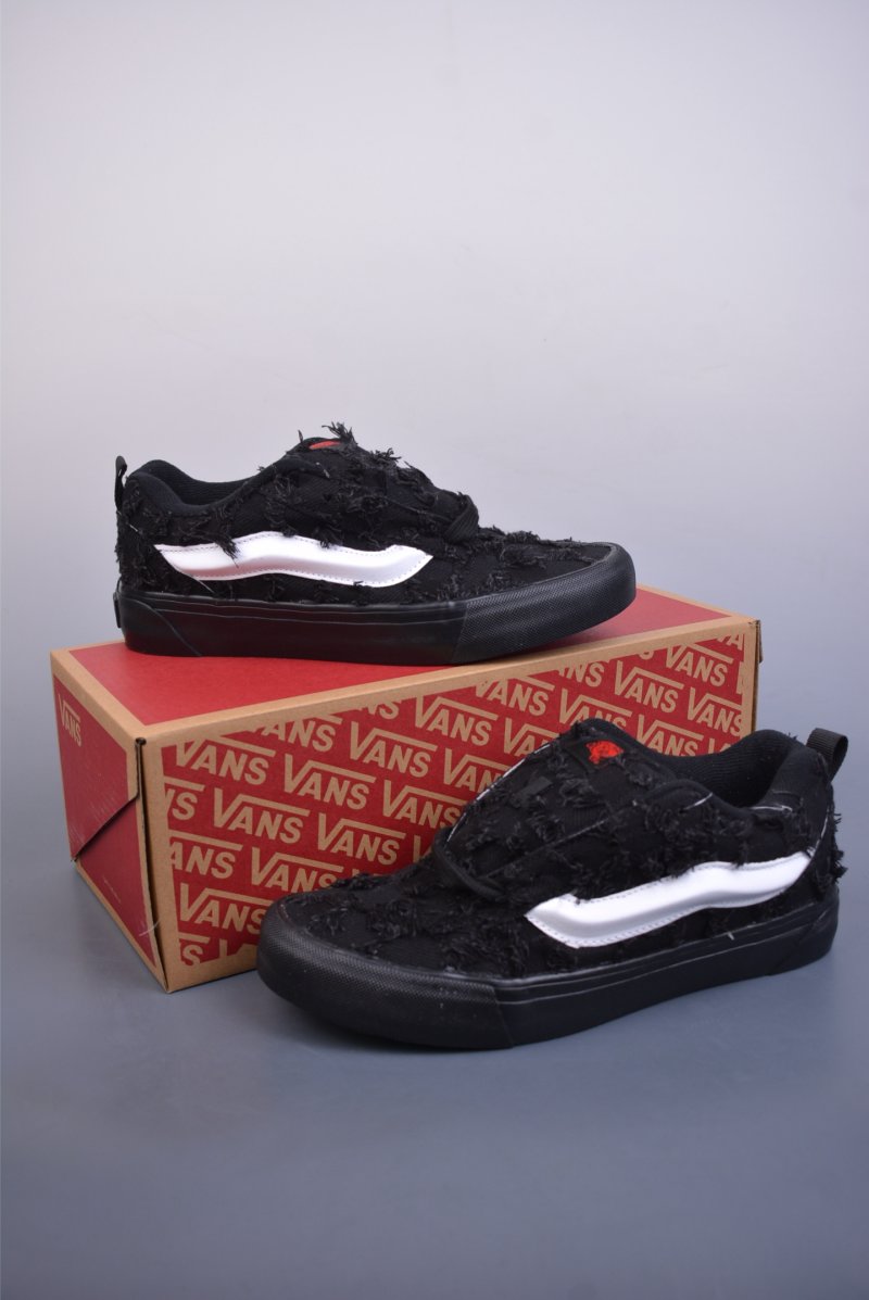 Vans Knu Skool Logo view