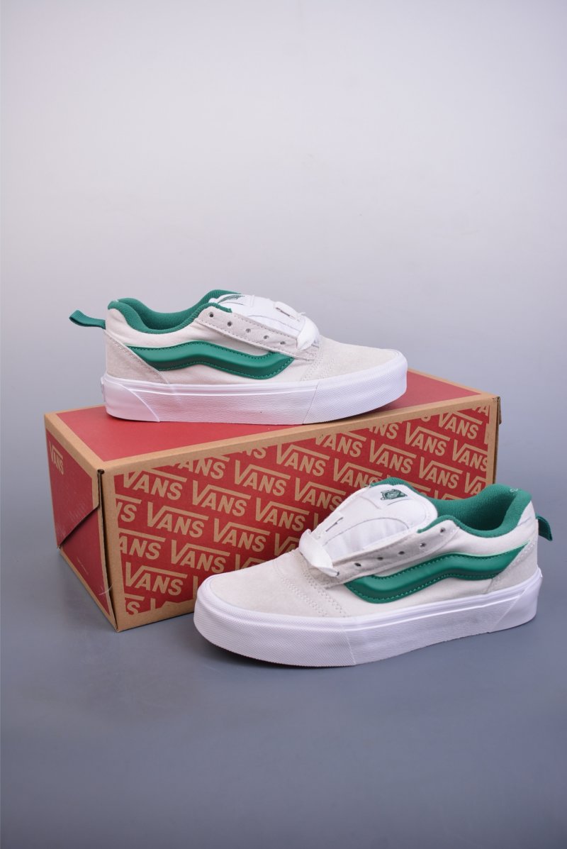 Vans Knu Skool Logo view