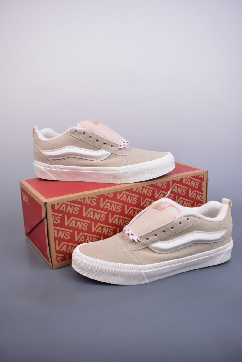Vans Knu Skool Logo view