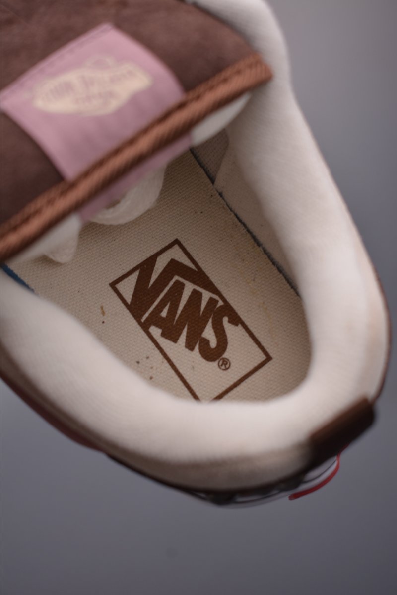 Vans Knu Skool Logo Studded view