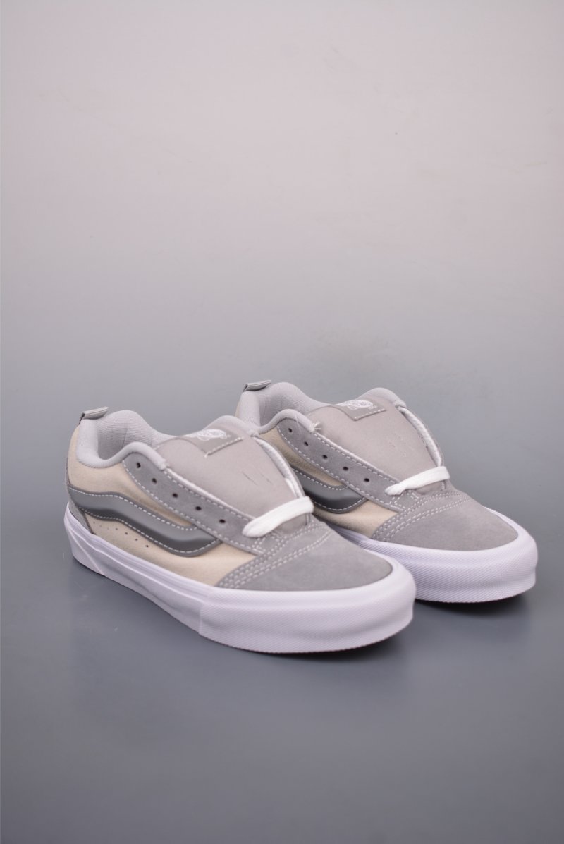 Vans Knu Skool Logo view