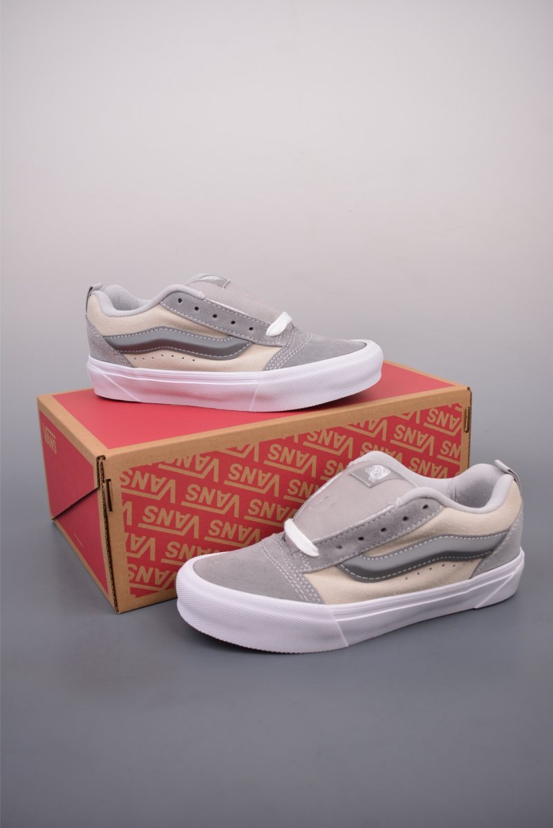 Vans Knu Skool Logo view