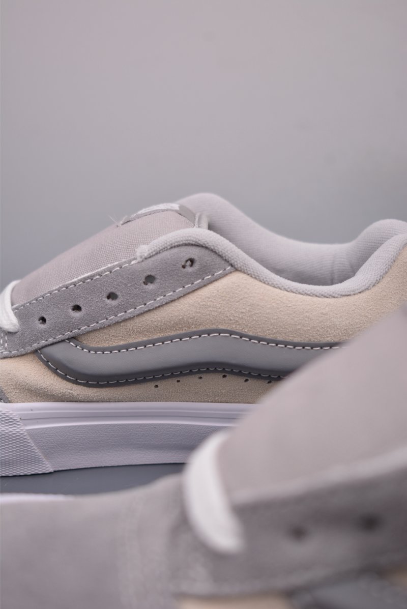 Vans Knu Skool Logo view