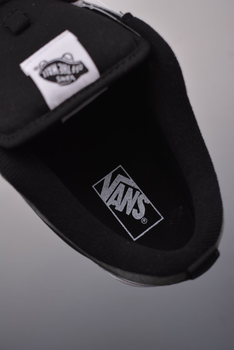 Vans Knu Skool Logo 'Black / Grey' view