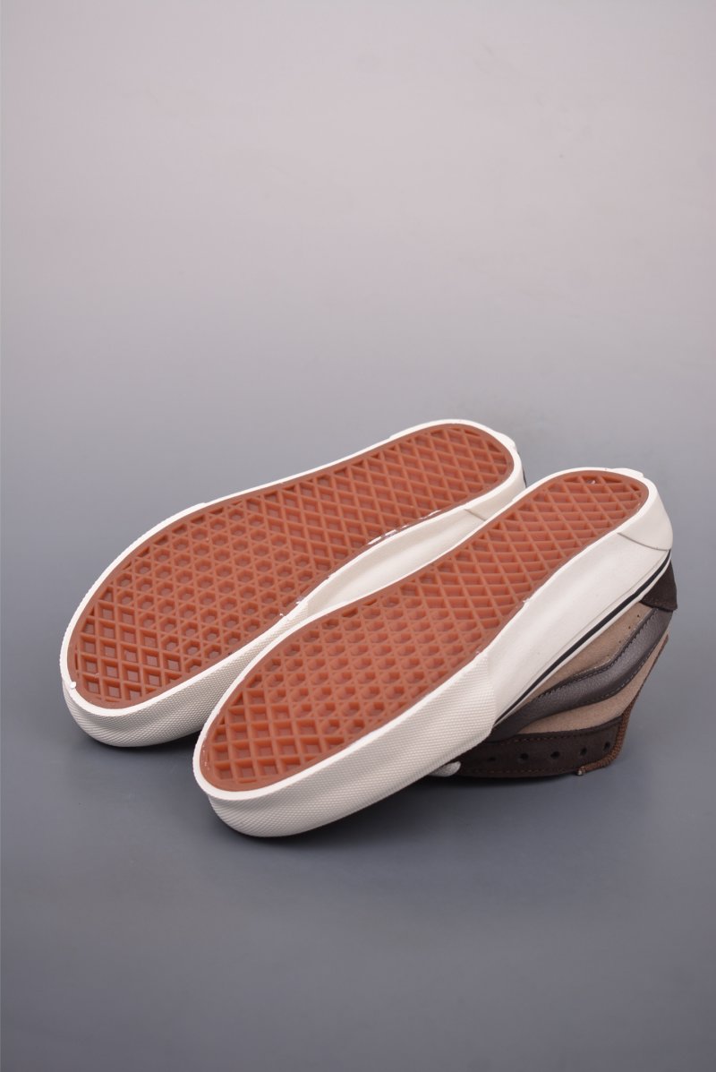 Vans Knu Skool Logo view