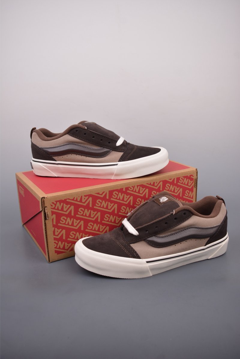 Vans Knu Skool Logo view