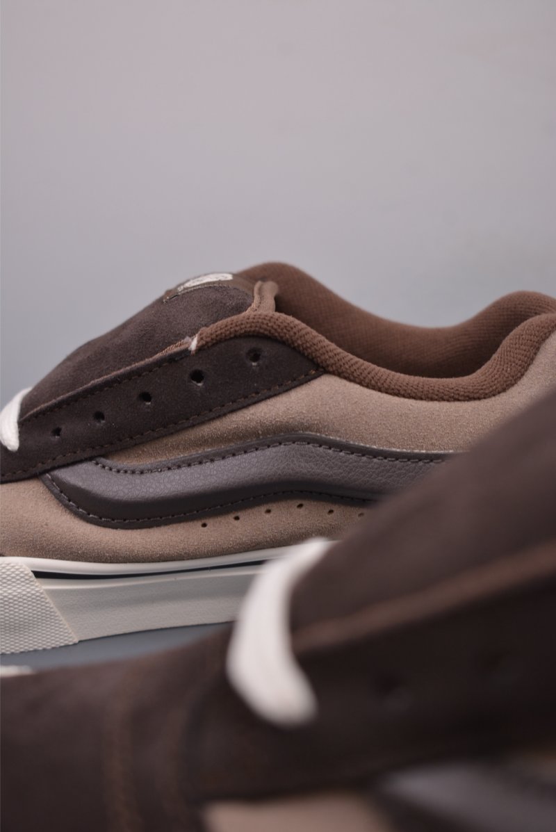 Vans Knu Skool Logo view