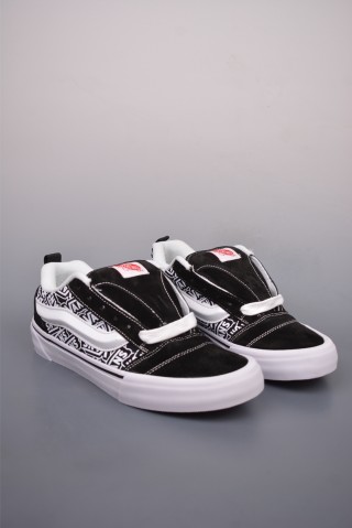 Vans Knu Skool Logo Graffiti 'Black / White' view 10