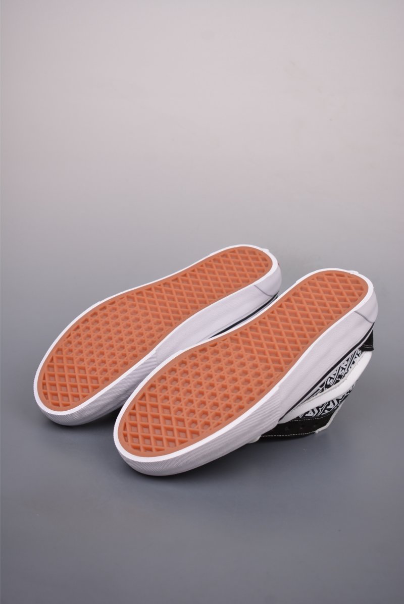 Vans Knu Skool Logo Graffiti 'Black / White' view