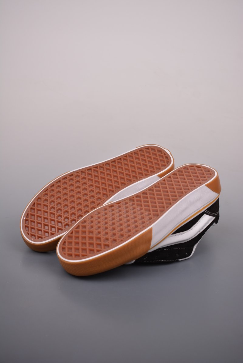 Vans Knu Skool Logo 'Black / Brown' view