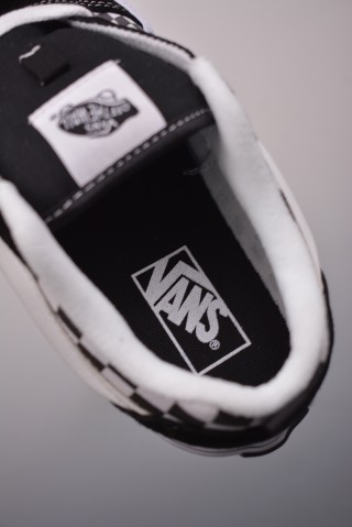 Vans Knu Skool Logo Checkerboard 'Black / White' view 9