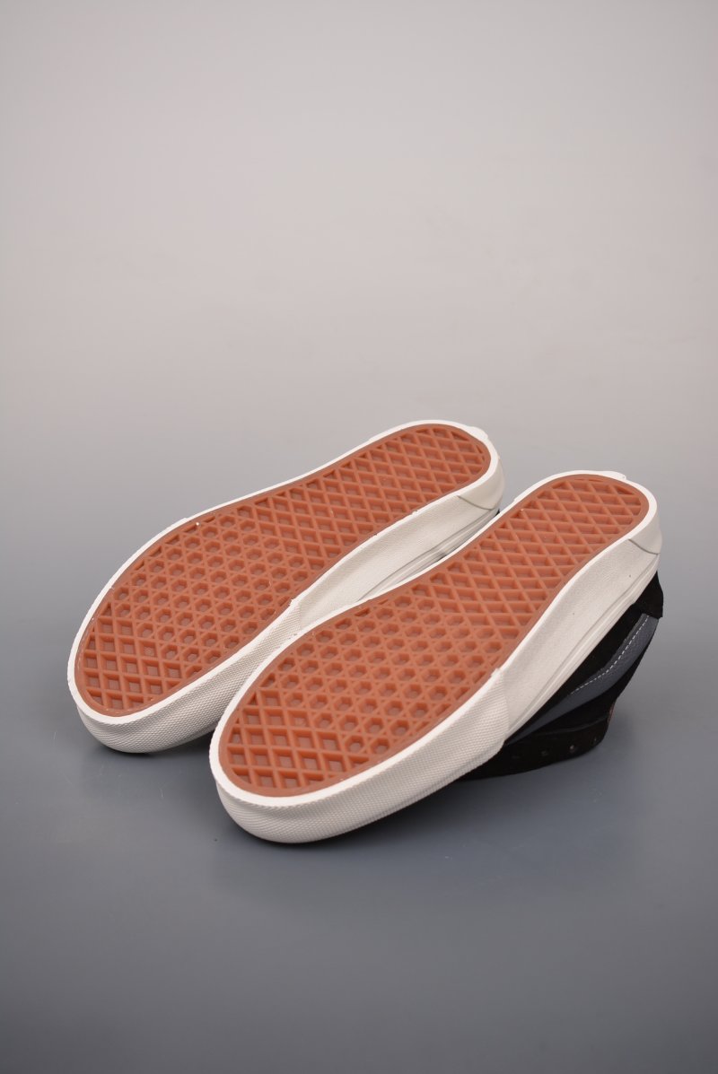 Vans Knu Skool Logo 'Black' view