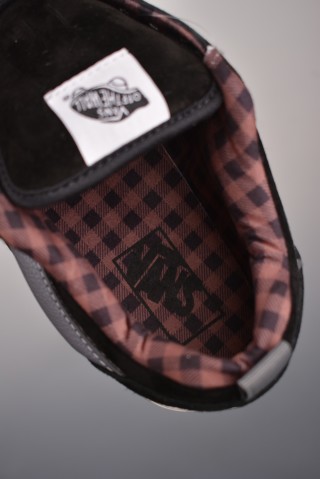 Vans Knu Skool Logo 'Black' view 9