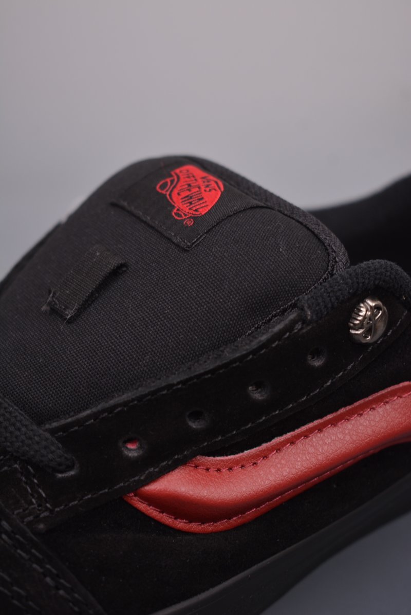 Vans Knu Skool Logo view