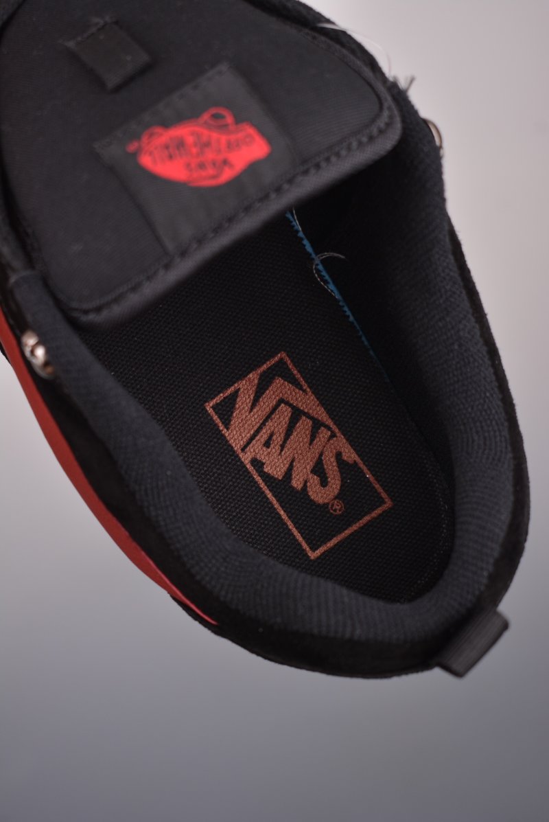 Vans Knu Skool Logo view