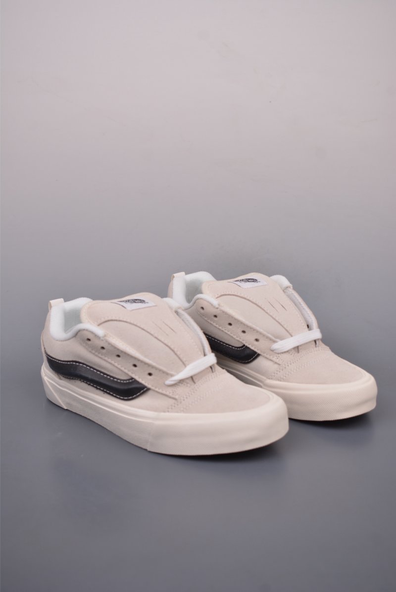 Vans Knu Skool Logo view