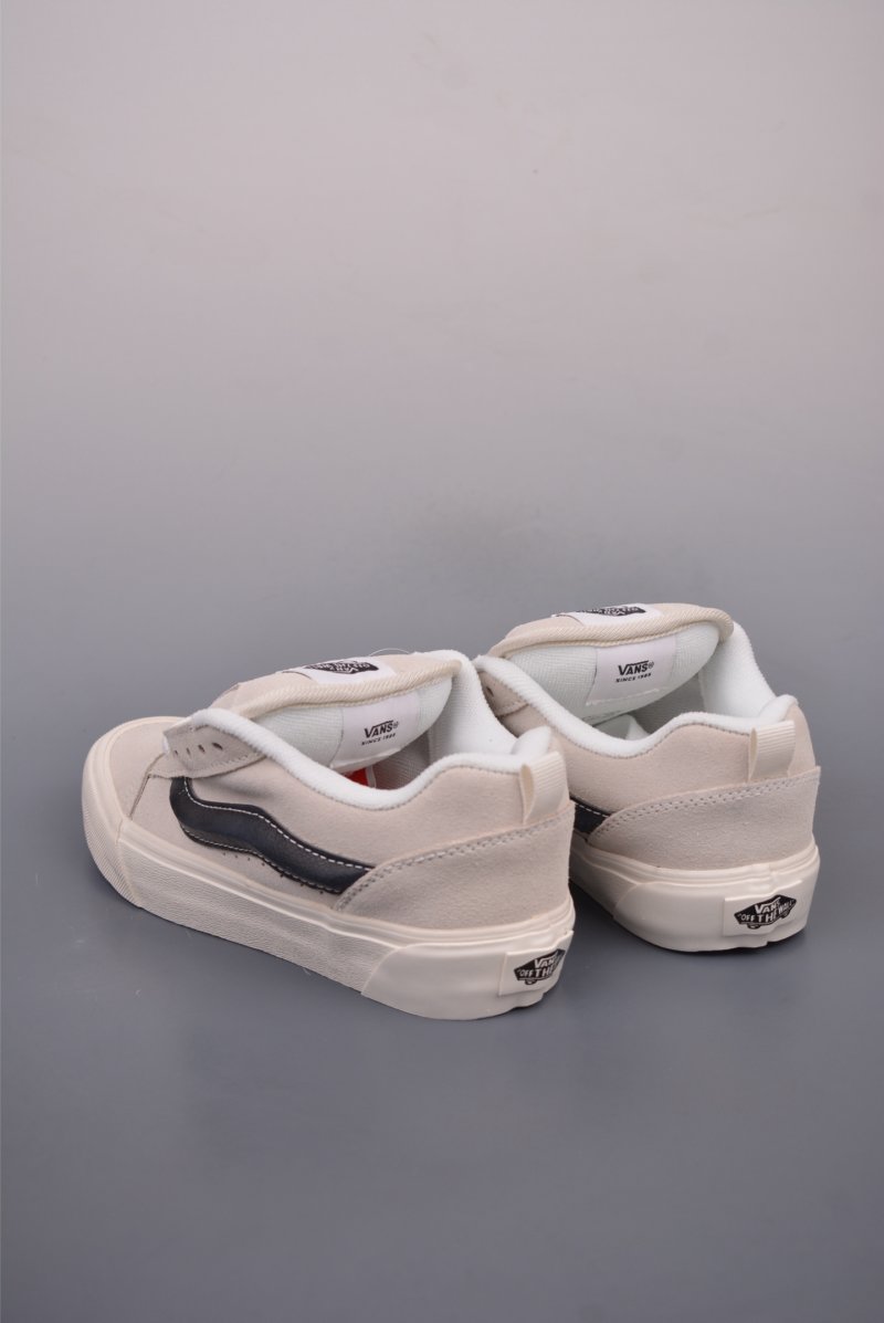 Vans Knu Skool Logo view
