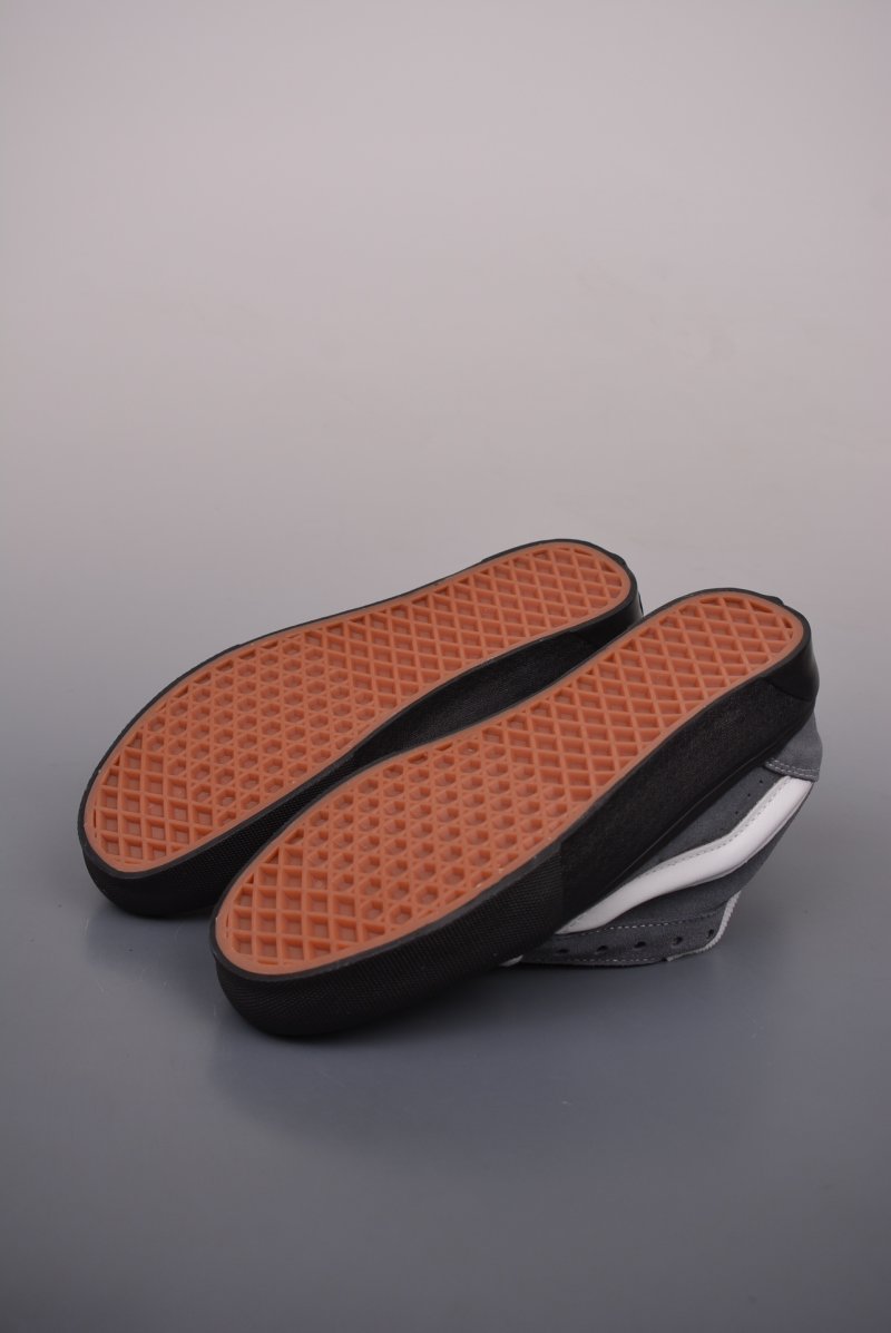 Vans Knu Skool 'Black / Grey' view