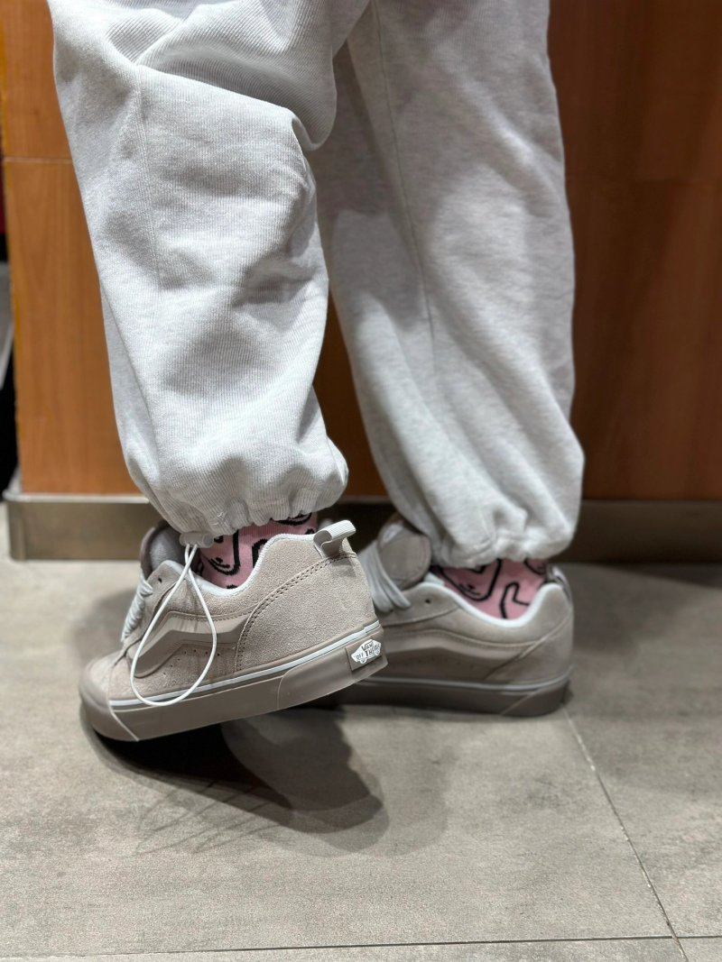 Vans Knu-Skool VR3 LX view