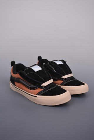 Vans Knu Skool x Disney 'Scar' view 1