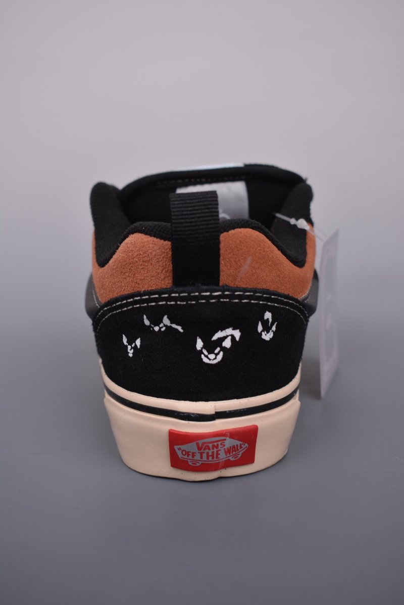 Vans Knu Skool x Disney 'Scar' view