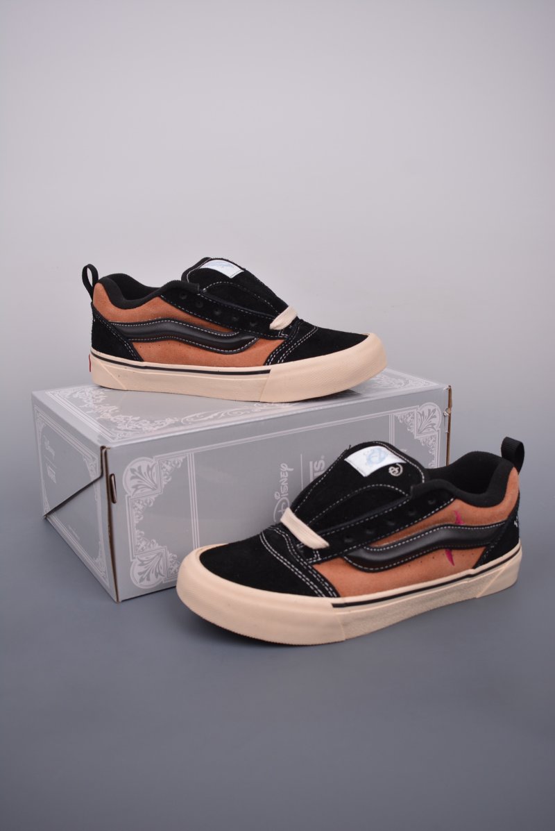 Vans Knu Skool x Disney 'Scar' view
