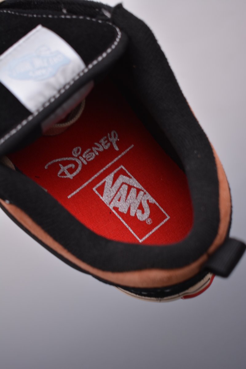 Vans Knu Skool x Disney 'Scar' view