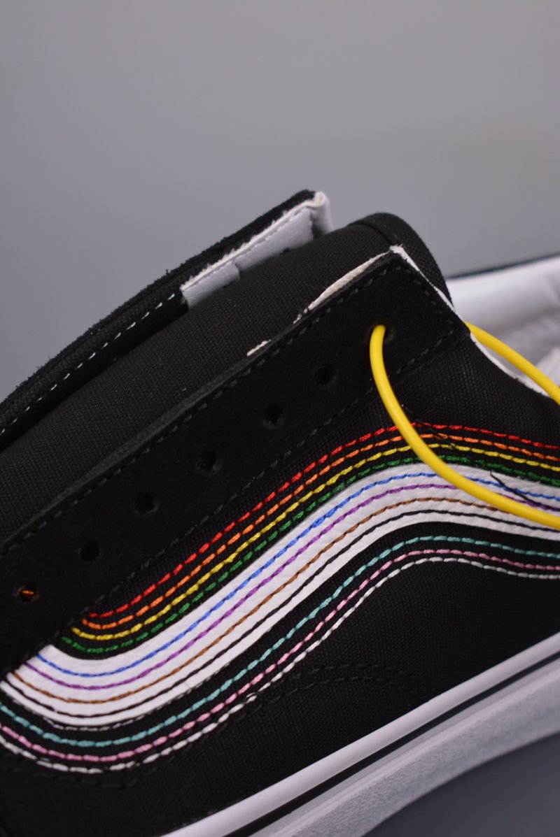 Vans Old Skool 'Love Wins' view