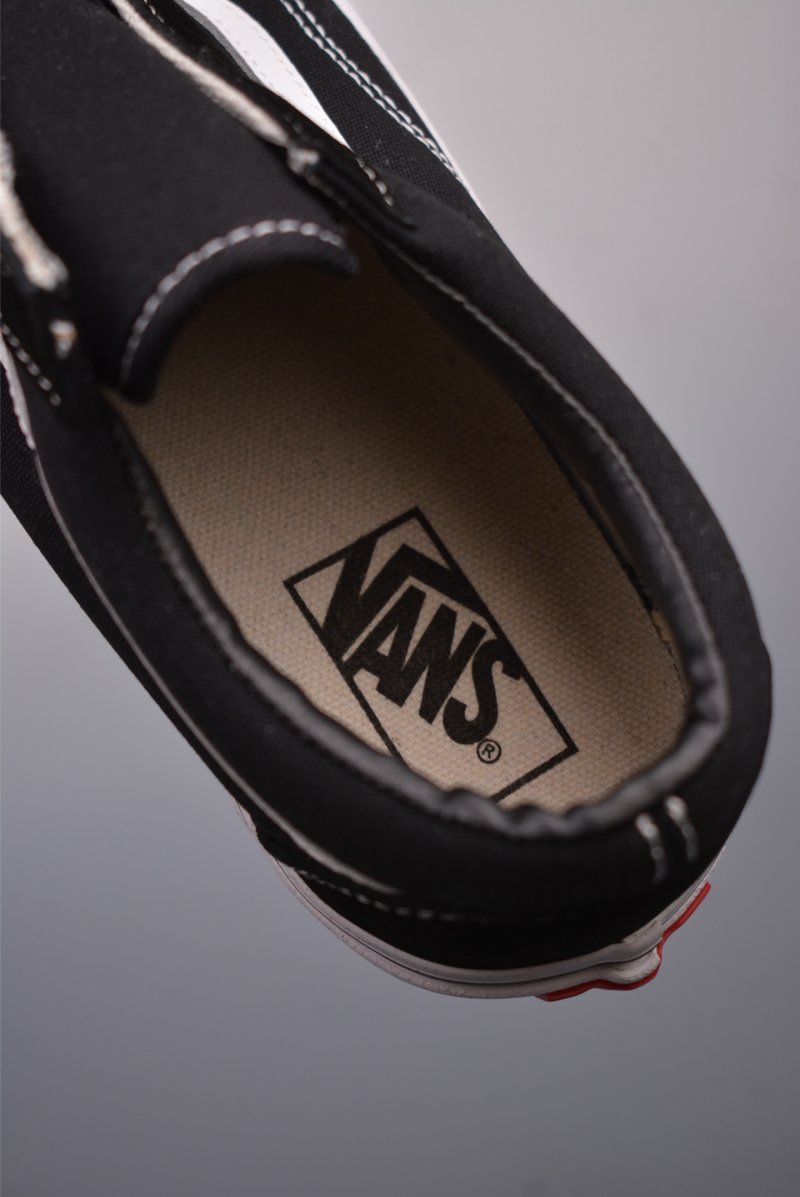 Vans Premium Old Skool VPS 'Black / White / Gold' view