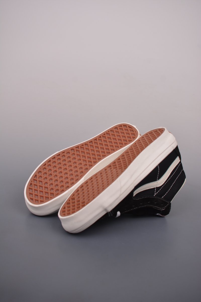 Vans Sk8-Hi VR3 'Black / White' view