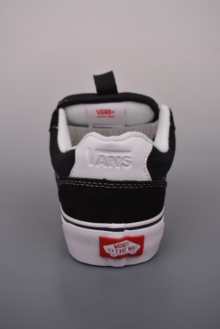 Vans Skate Chukka 'Black / White' view 4