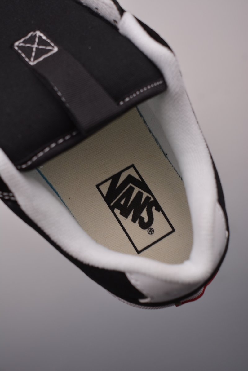 Vans Skate Chukka 'Black / White' view