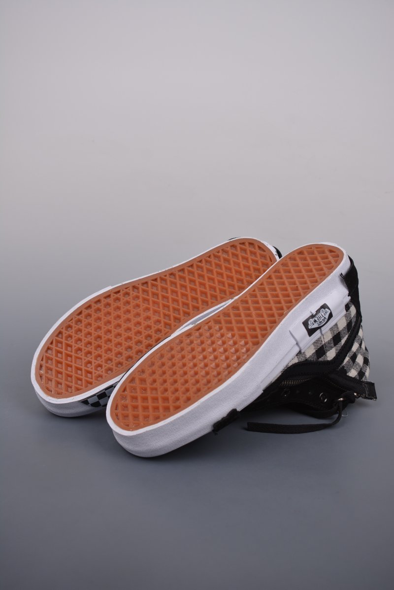Vans Vault Sk8-Hi Cap LX 'Black / White / Blue' view