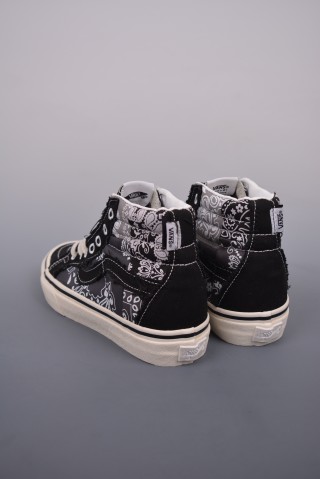 Vault by Vans x INVINCIBLE Sk8-Hi 'Black / White' view 2