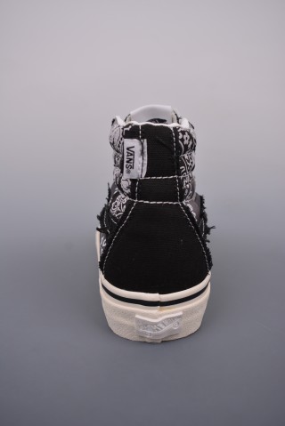 Vault by Vans x INVINCIBLE Sk8-Hi 'Black / White' view 4